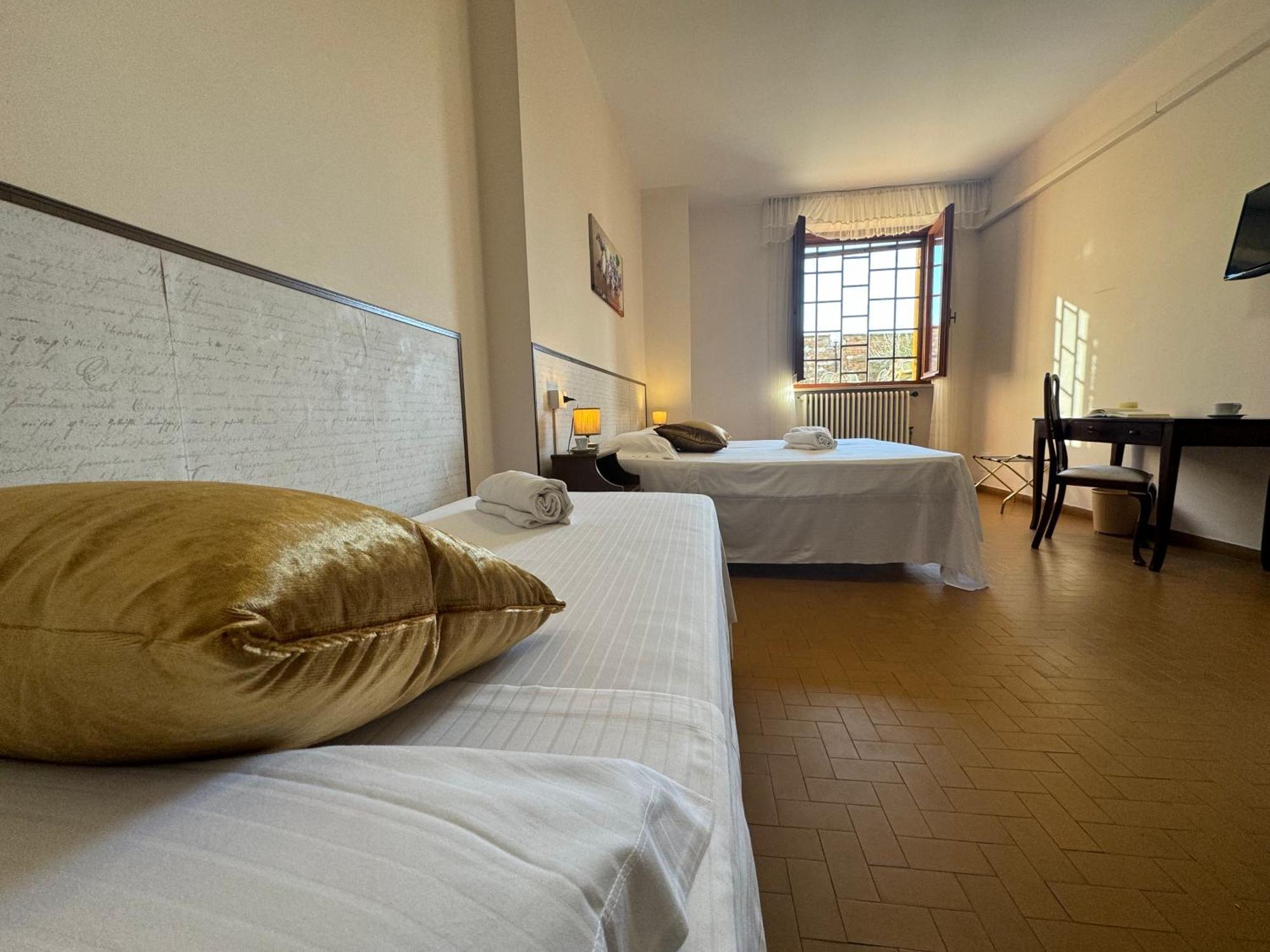 Hotel Monastero Ss. Annunziata Todi Zimmer foto A room at the hotel