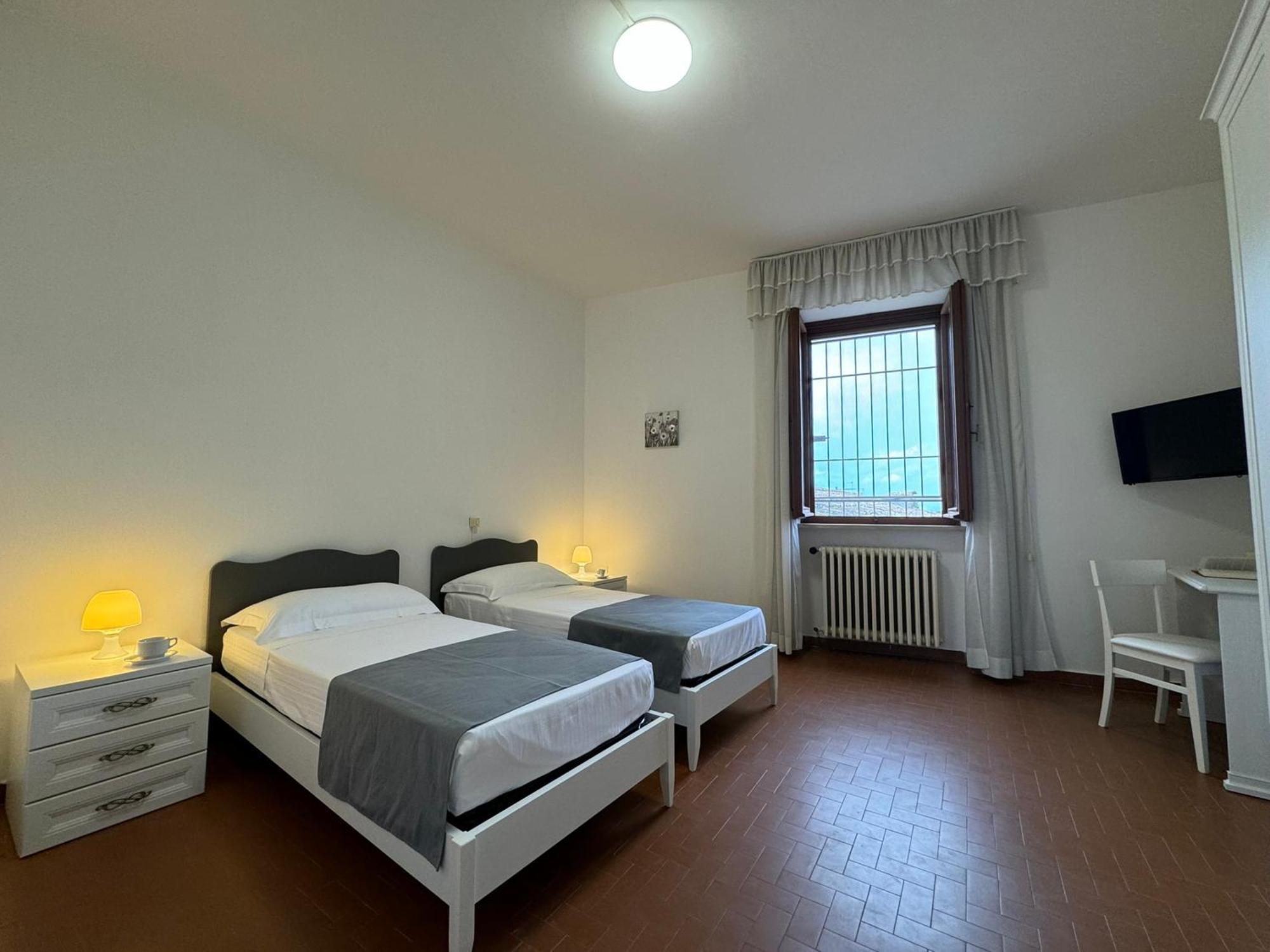 Hotel Monastero Ss. Annunziata Todi Exterior foto A room at the residence