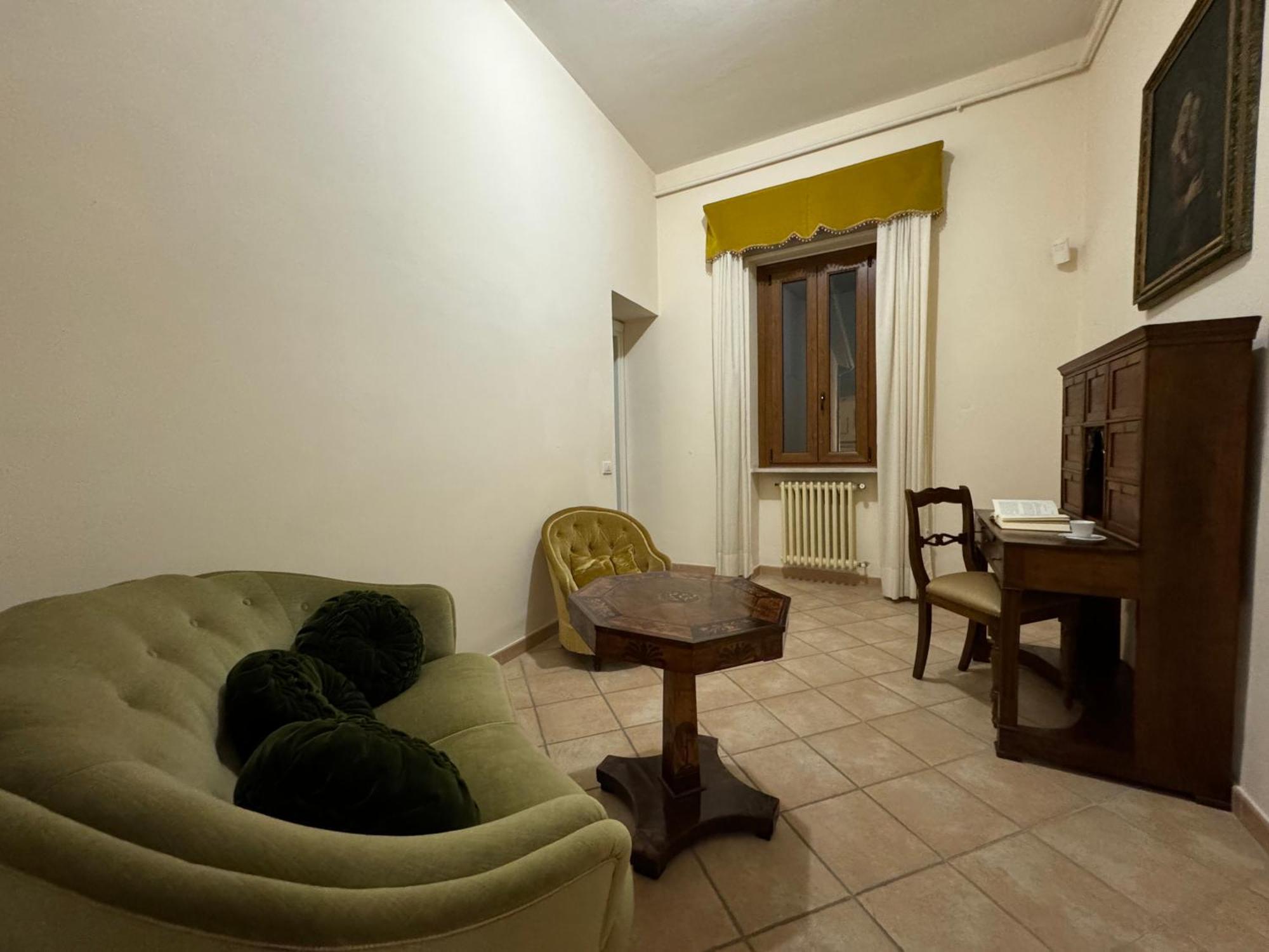 Hotel Monastero Ss. Annunziata Todi Exterior foto The room of the monastery where the body of Saint Thomas was found